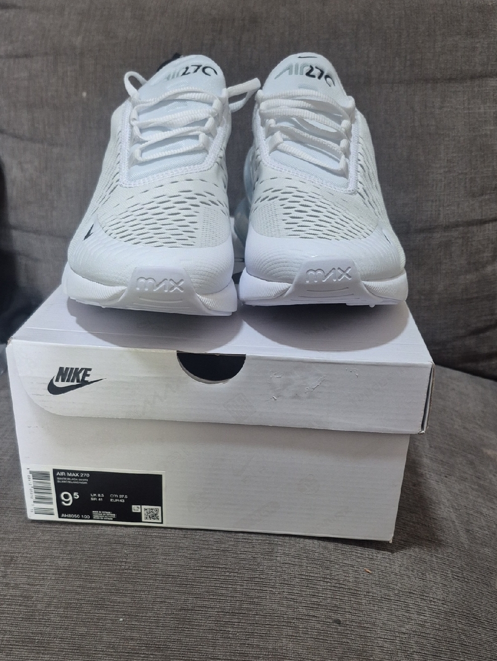 Nike Air Max 270 Men’s 9.5 White Black Sneakers - Picture 4 of 6